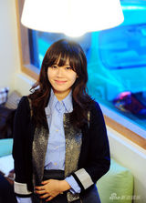 高清图：孙艺珍采访写真浪漫幽蓝 典雅端庄俏丽