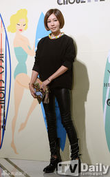 组图：宋茜佳仁等出席活动 华丽美衣争奇斗艳