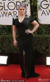 组图：金球奖女星红毯 沃特森露背亚当斯八字奶