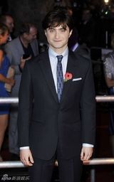 高清图：《哈利-波特7》首映 艾玛-沃特森短裙出位