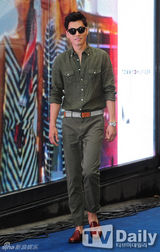 组图：少时SHINee李玹雨等捧场时装上市活动