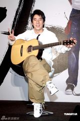 幻灯图：房祖名推首张专辑 谈女友需“国产”媳妇