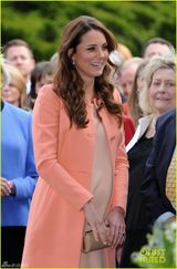 组图：凯特王妃大肚做访问 被传怀小王子