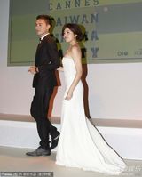 组图：戛纳影展台湾之夜派对 郑元畅陈妍希男才女貌