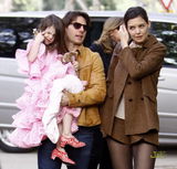 高清组图：汤姆-克鲁斯全家出游 小苏瑞成时尚达人