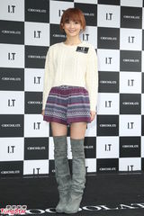 组图：阿Sa为杨丞琳当飞人 不忘宣传新片