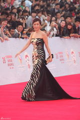 组图：第28届金鸡奖红毯 群星云集女星美艳男星帅气