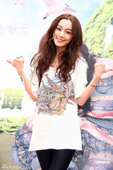 组图：范玮琪宣传环保 欲赴九寨沟度蜜月