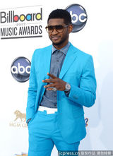 组图：亚瑟小子潮装亮相公告牌音乐奖