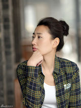 幻灯图：吕夏简约造型出境 《生死线》后戏路平民化