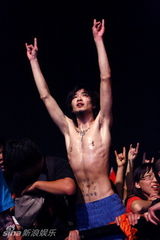 高清：迷笛音乐节第一天 观众激情美女众多