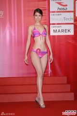 组图：候选亚姐泳装亮相 韩国选手压鼻否认整容