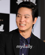 组图：严泰雄朱元新片《特别搜查总部》记者会