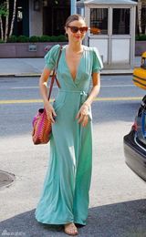 组图：米兰达-可儿真空穿绿色长裙无惧凸点