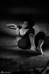 组图：郑恺黑白大片性感颠覆 眼线光影幽暗魅惑