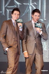 组图：《哈利波特7》台湾首映 韦斯利兄弟红毯风光