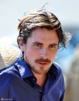 组图：贝尔与卢卡斯演对手戏 男帅女靓赏心悦目