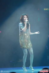 组图：雷颂德个唱献歌儿子 郑秀文助阵掀高潮