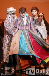 组图：BEAST梁耀燮音乐剧试演挑大梁展演技