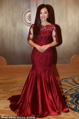 组图：刘璇北京补办婚礼与老公深情舌吻