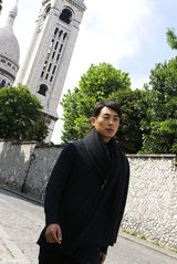 高清图：朱亚文街拍披肩外套开衫围巾一件即可