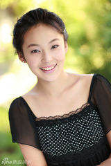 幻灯图：张佳宁清纯写真曝光 沿袭甜美“媳妇”路