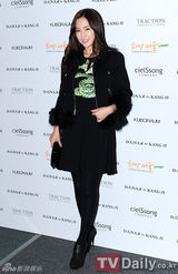 组图：孔贤珠金宇彬等参加首尔时尚周姜东俊展