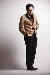 组图：冯雷最新写真尽显男性魅力