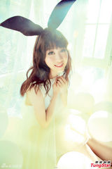 组图：吴丹妮创作曲获肯定 中秋扮玉兔甜美