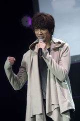 幻灯图：信发专辑唱多首新歌 宁浩邀其合拍电影