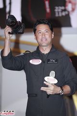 组图：刘伟强了解黄晓明脚伤 不信艺人朋友吸毒