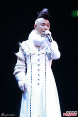 组图：big4开演唱会发红封包 互曝成员糗事