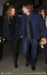 幻灯图：妮可-基德曼夫妇观看冬奥会 上演恩爱秀