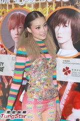 组图：容祖儿携泳儿罗力威出席派对迎圣诞