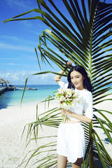 组图：王丽坤写真碧海蓝天展百变魅力