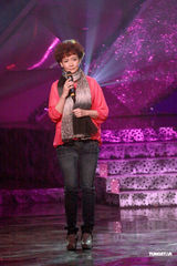 高清组图：众星录制《劲歌金曲》 商天娥粉嫩上阵