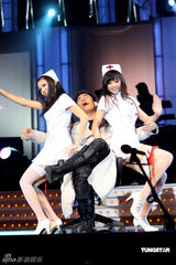 高清：任贤齐沪上跨年开个唱 马景涛携妻观看助威