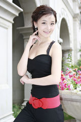 高清：李曼演技渐成熟 街头随拍无需华丽陪衬