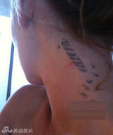 疑似绯闻女孩莱弗利艳照再曝光 黑客嘲讽发言人(图)