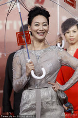 组图：惠英红领衔《爱未央》剧组亮相