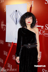 幻灯图：徐濠萦时尚活动醒目亮相 大曝女儿入读名校