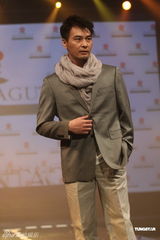 组图：连凯为某品牌走秀 展现男人魅力帅气十足