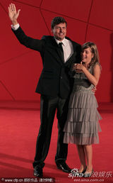 组图：非竞赛片《伊娃》首映 女演员与导演共舞