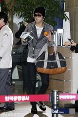 组图：f(x)少女时代Beast等亮相机场展休闲时尚风采