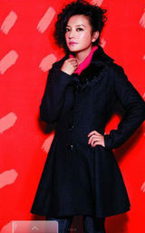 幻灯集：赵薇秀冬日暖装俏皮 青春气息逼人