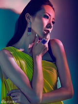 组图：韩雪写真穿梭色彩国度 化身幻变精灵