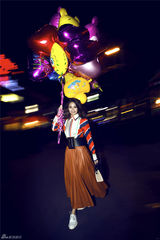 组图：颖儿潮装夜景街拍 摩登女郎时尚动感