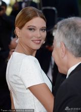 组图：《阿黛尔的生活》主创蕾雅-赛杜白裙亮相