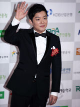 高清图：少女时代等出席首尔文化艺术大奖颁奖典礼