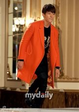 组图：《急诊男女》宋智孝镂空裙秀腰搭崔振赫